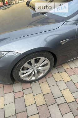 Лифтбек Tesla Model S 2014 в 