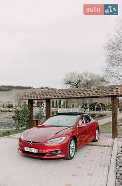 Лифтбек Tesla Model S 2019 в Ужгороде