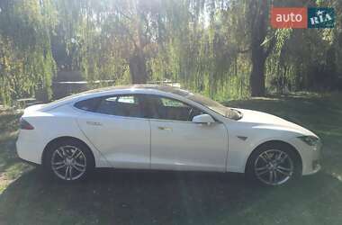 Лифтбек Tesla Model S 2014 в 