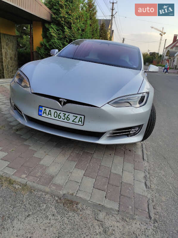 Лифтбек Tesla Model S 2018 в Киеве