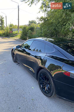 Лифтбек Tesla Model S 2015 в Черновцах