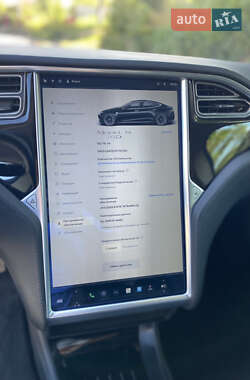 Лифтбек Tesla Model S 2015 в Черновцах