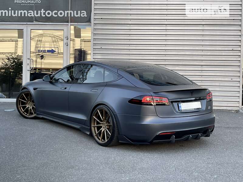 Лифтбек Tesla Model S 2022 в Киеве