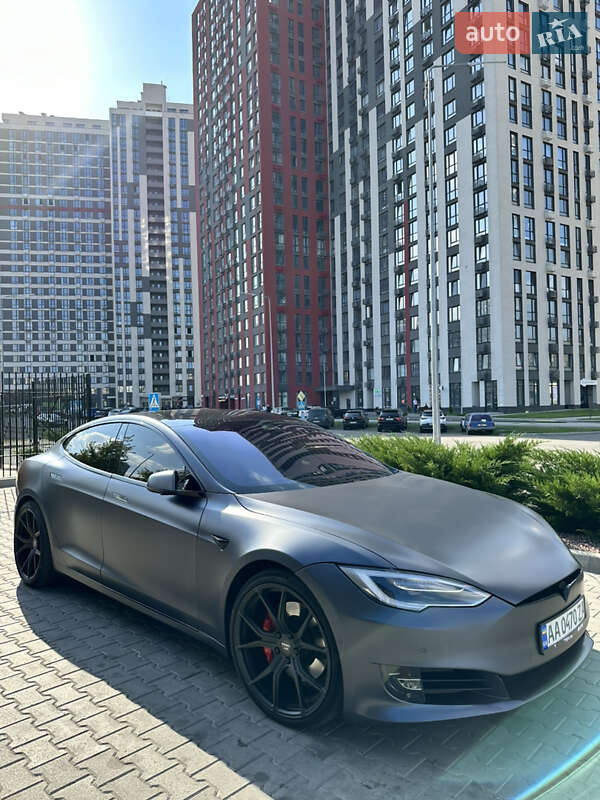 Лифтбек Tesla Model S 2019 в Киеве