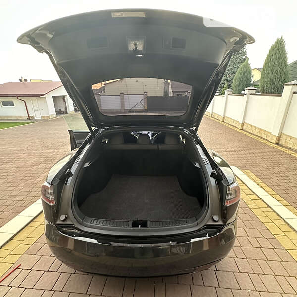 Ліфтбек Tesla Model S 2018 в Львові