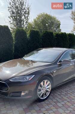 Лифтбек Tesla Model S 2014 в 