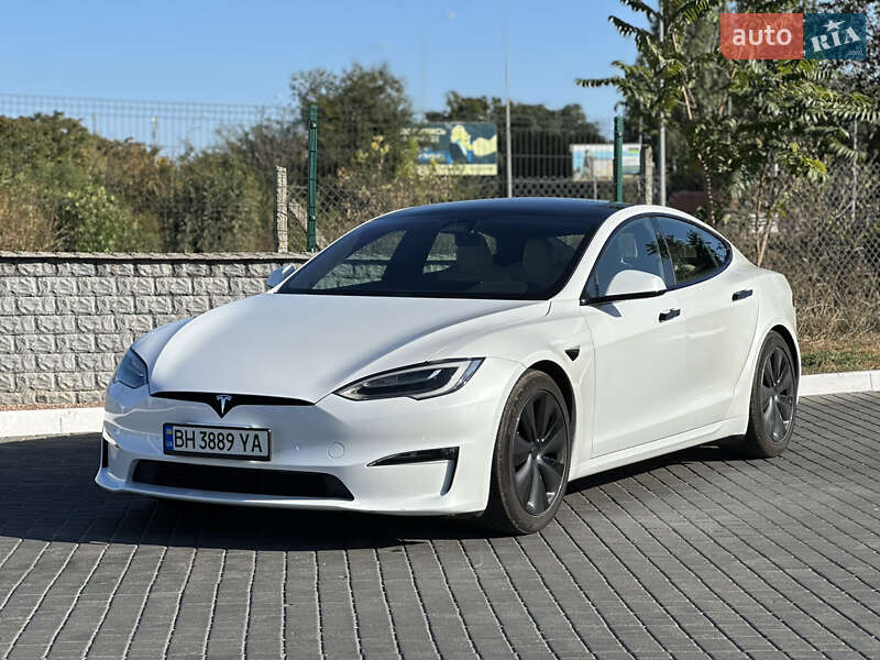 Tesla Model S, фото з оголошення
