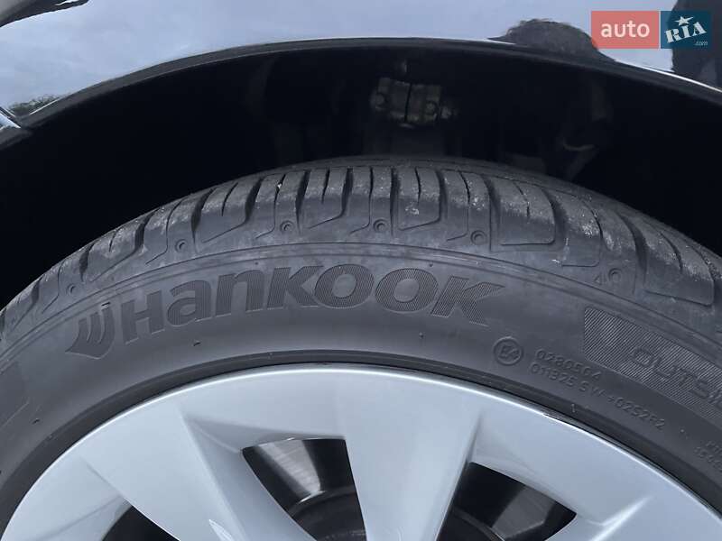 Лифтбек Tesla Model S 2018 в Львове