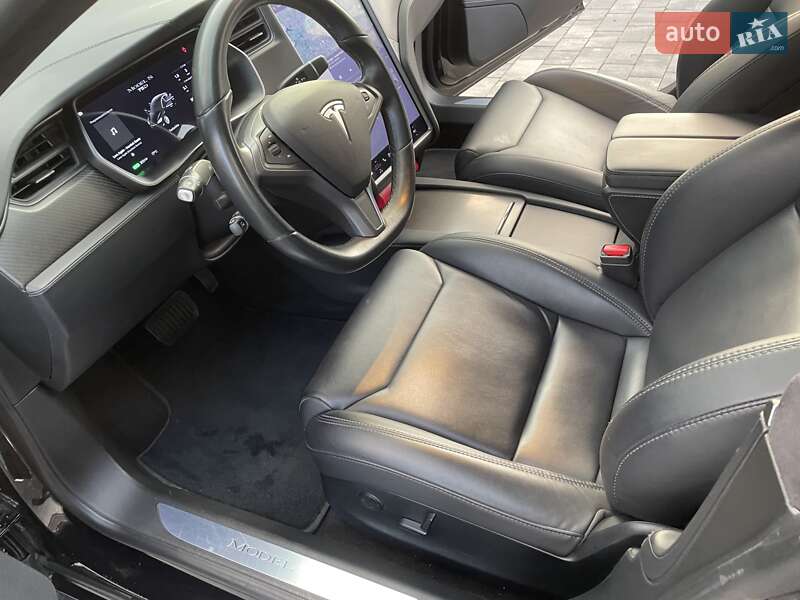 Лифтбек Tesla Model S 2018 в Львове