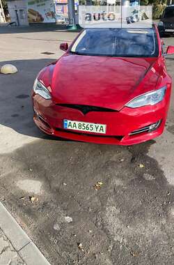 Лифтбек Tesla Model S 2015 в Киеве