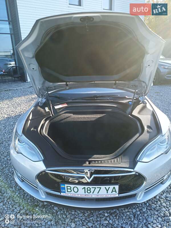 Лифтбек Tesla Model S 2015 в Тернополе