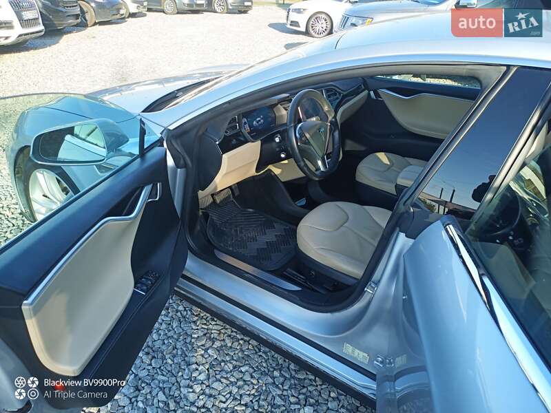 Лифтбек Tesla Model S 2015 в Тернополе