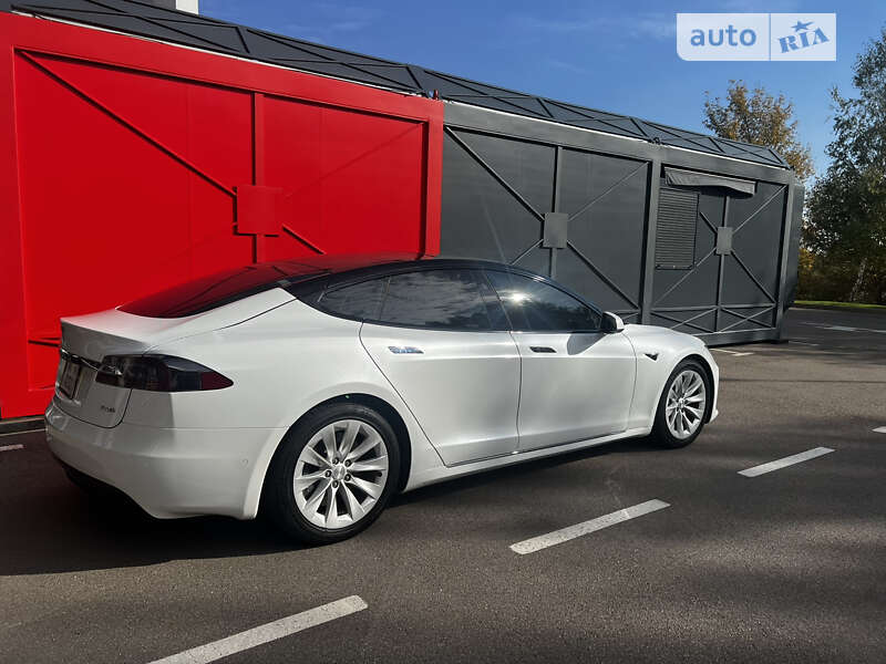 Лифтбек Tesla Model S 2018 в Киеве