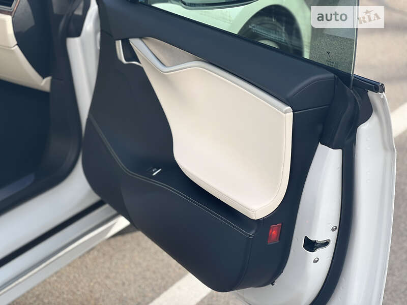 Лифтбек Tesla Model S 2018 в Киеве