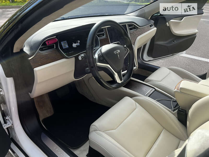 Лифтбек Tesla Model S 2018 в Киеве
