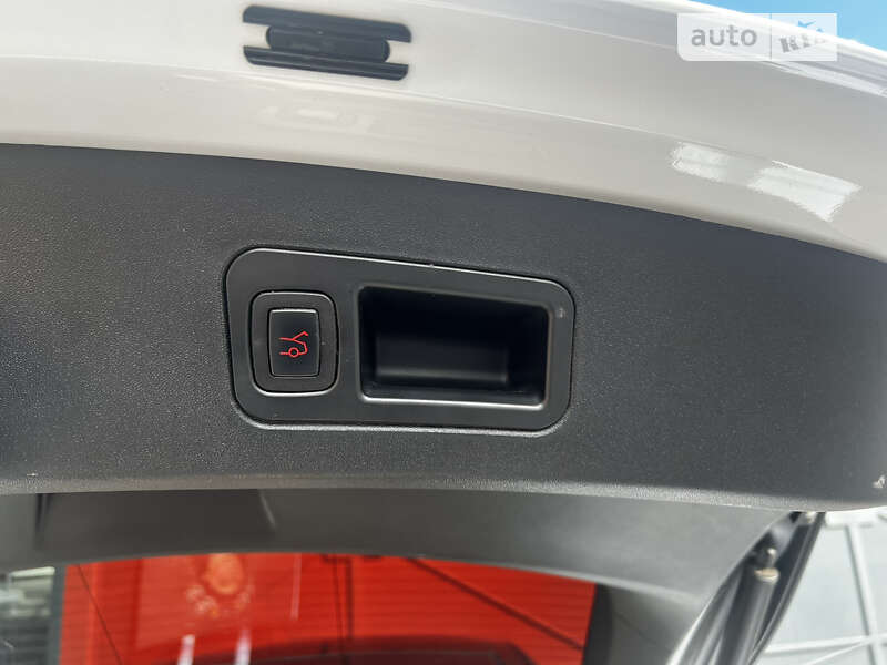 Лифтбек Tesla Model S 2018 в Киеве