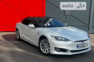 Лифтбек Tesla Model S 2018 в Киеве