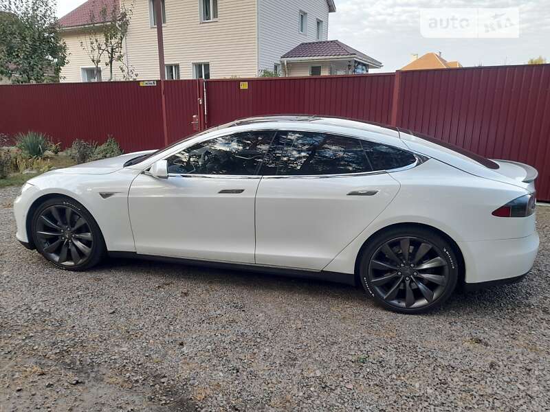 Лифтбек Tesla Model S 2013 в Киеве