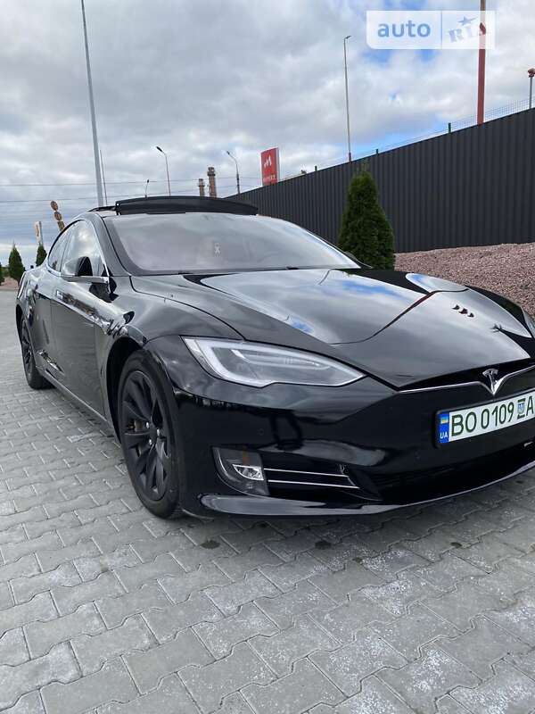 Ліфтбек Tesla Model S 2016 в Тернополі