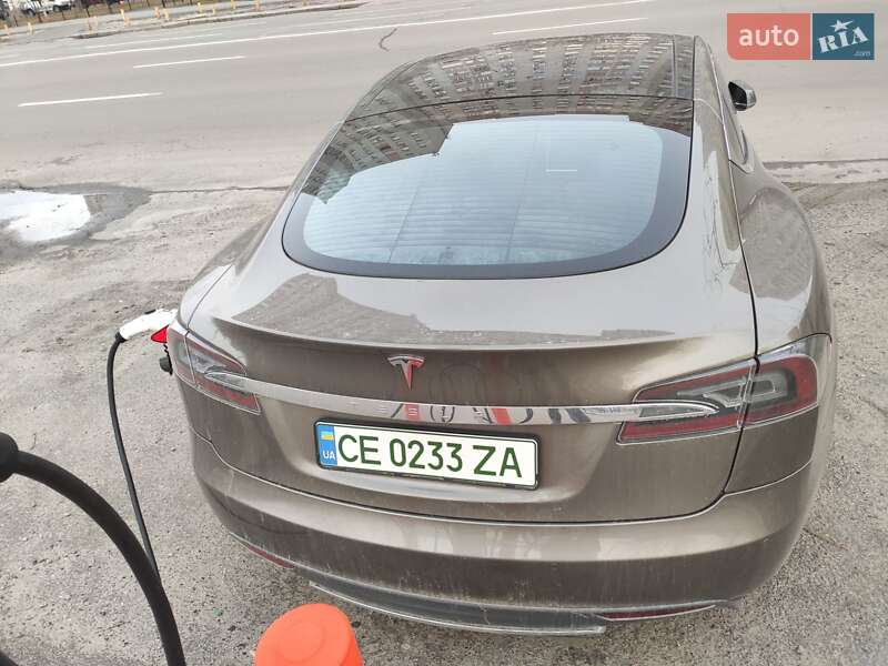 Лифтбек Tesla Model S 2015 в Киеве