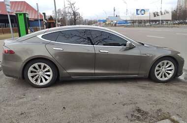 Tesla Model S 2015