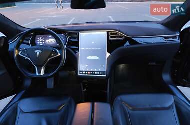 Лифтбек Tesla Model S 2015 в 