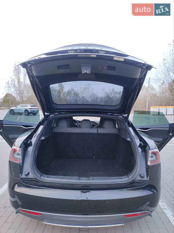 Лифтбек Tesla Model S 2015 в Сумах