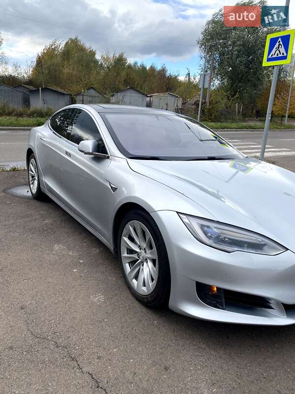 Лифтбек Tesla Model S 2017 в Одессе