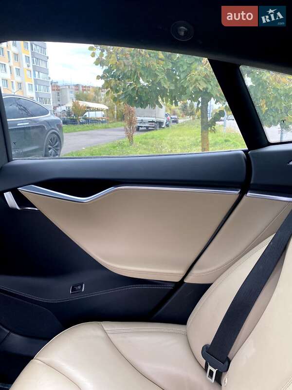 Лифтбек Tesla Model S 2017 в Одессе