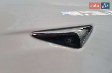 Лифтбек Tesla Model S 2017 в 