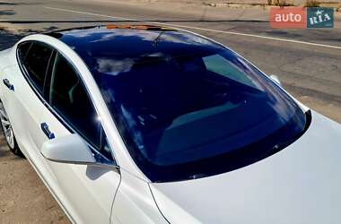 Лифтбек Tesla Model S 2017 в 