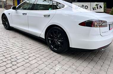 Лифтбек Tesla Model S 2015 в Ивано-Франковске