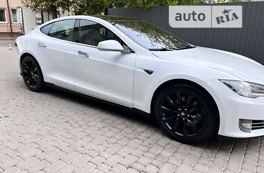 Лифтбек Tesla Model S 2015 в Ивано-Франковске