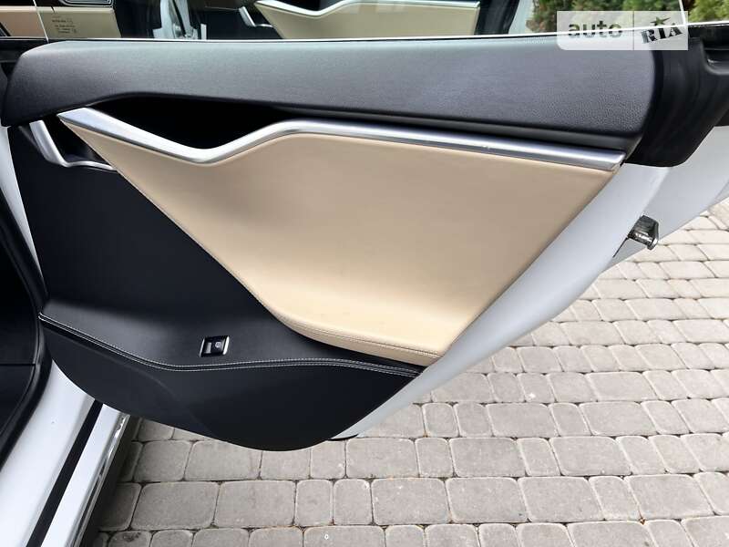 Ліфтбек Tesla Model S 2015 в Івано-Франківську фото 23 Ліфтбек Tesla Model S 2015 в Івано-Франківську