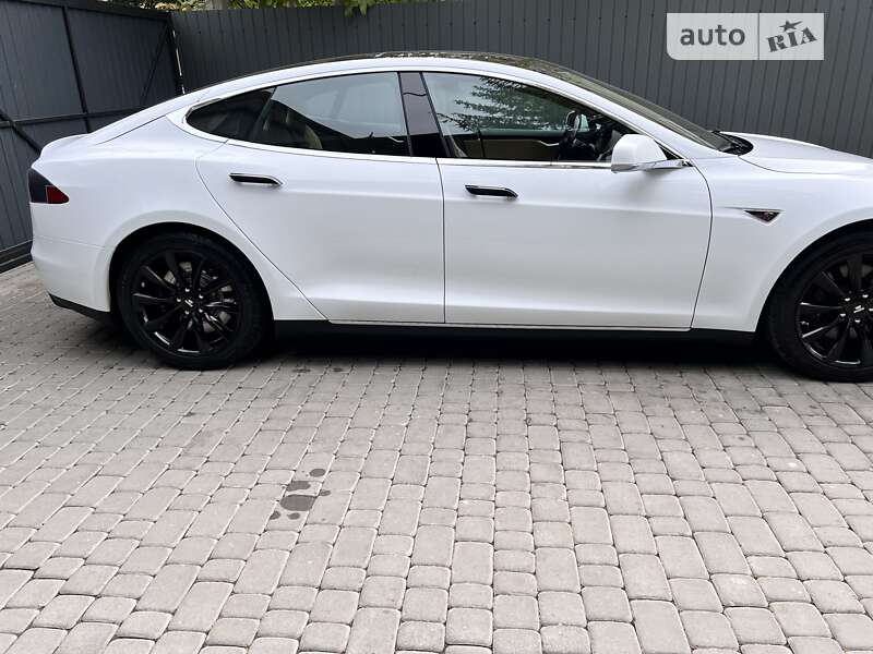Ліфтбек Tesla Model S 2015 в Івано-Франківську фото 32 Ліфтбек Tesla Model S 2015 в Івано-Франківську