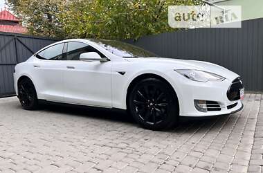 Лифтбек Tesla Model S 2015 в Ивано-Франковске