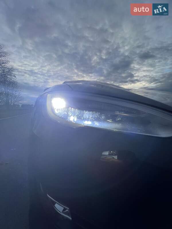 Лифтбек Tesla Model S 2018 в Киеве