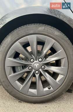 Лифтбек Tesla Model S 2018 в Киеве