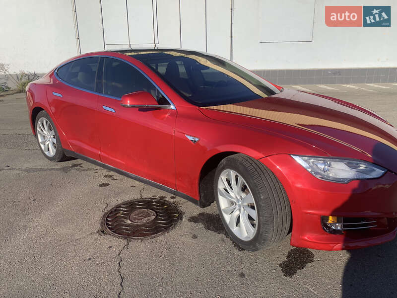 Лифтбек Tesla Model S 2015 в Львове