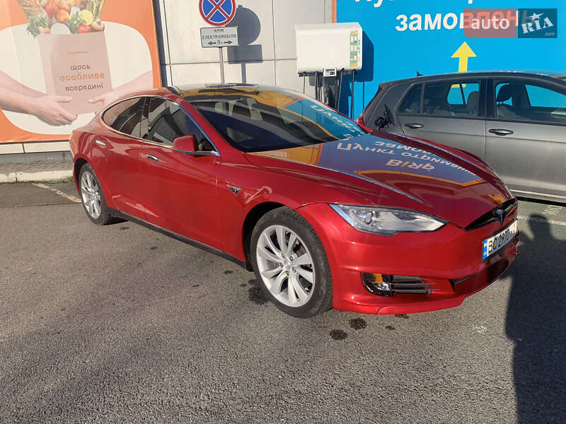 Лифтбек Tesla Model S 2015 в Львове