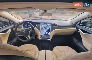 Лифтбек Tesla Model S 2014 в 