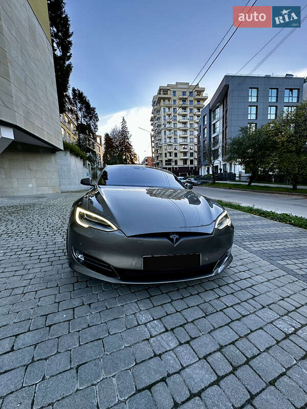Лифтбек Tesla Model S 2016 в Киеве