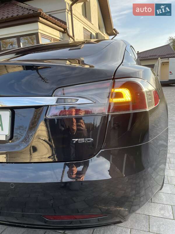Лифтбек Tesla Model S 2018 в Львове