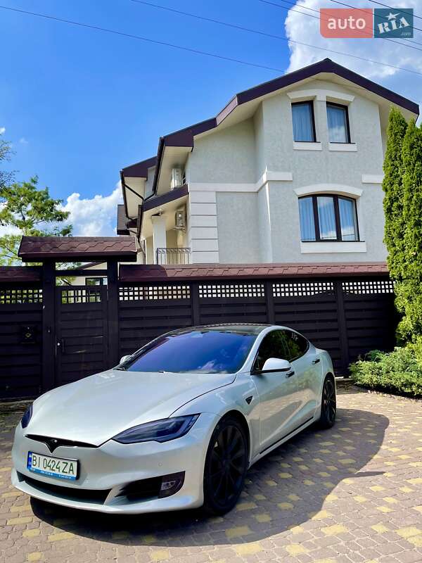 Ліфтбек Tesla Model S 2018 в Львові