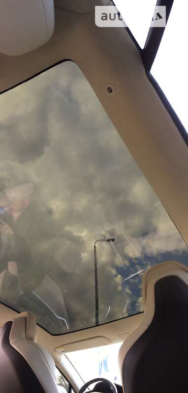 Ліфтбек Tesla Model S 2017 в Вінниці