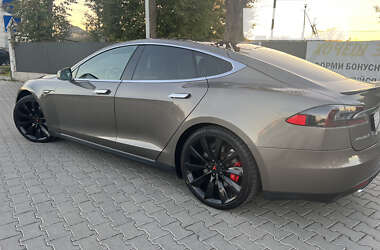 Ліфтбек Tesla Model S 2016 в Львові