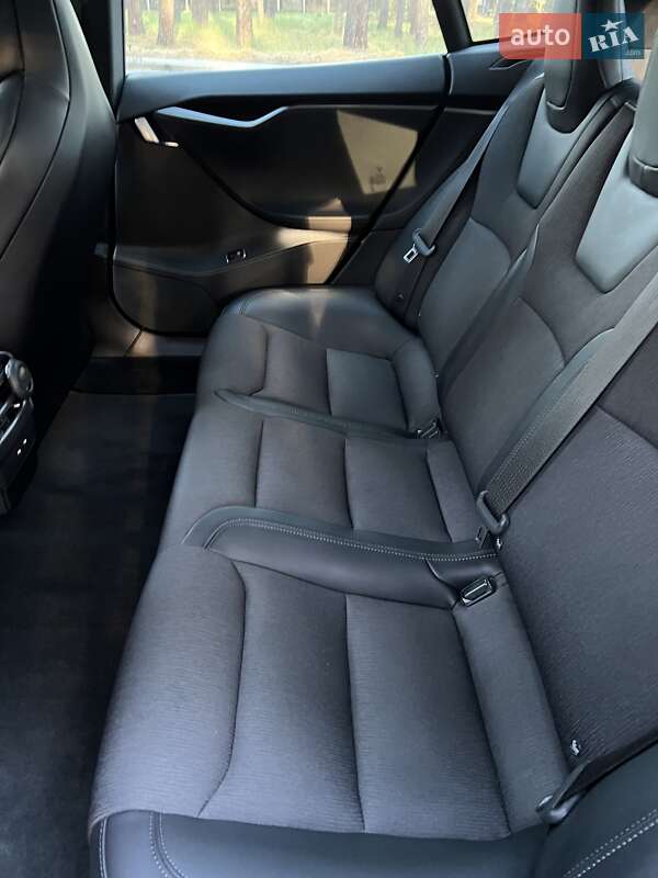 Лифтбек Tesla Model S 2018 в Черкассах