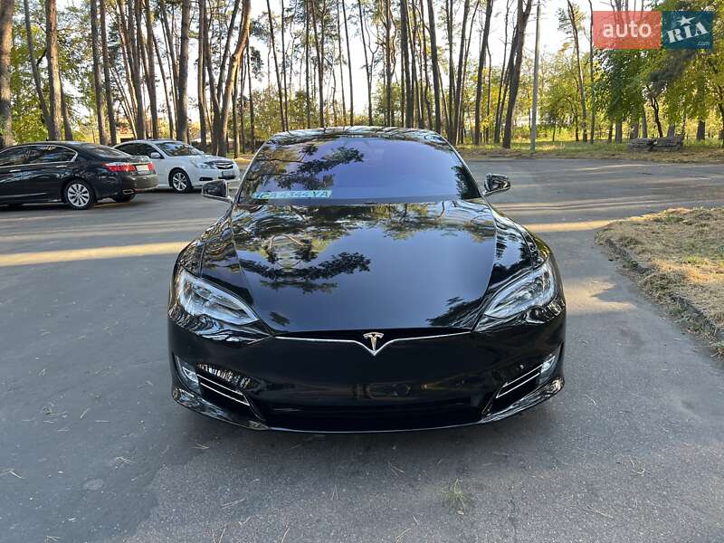 Лифтбек Tesla Model S 2018 в Черкассах