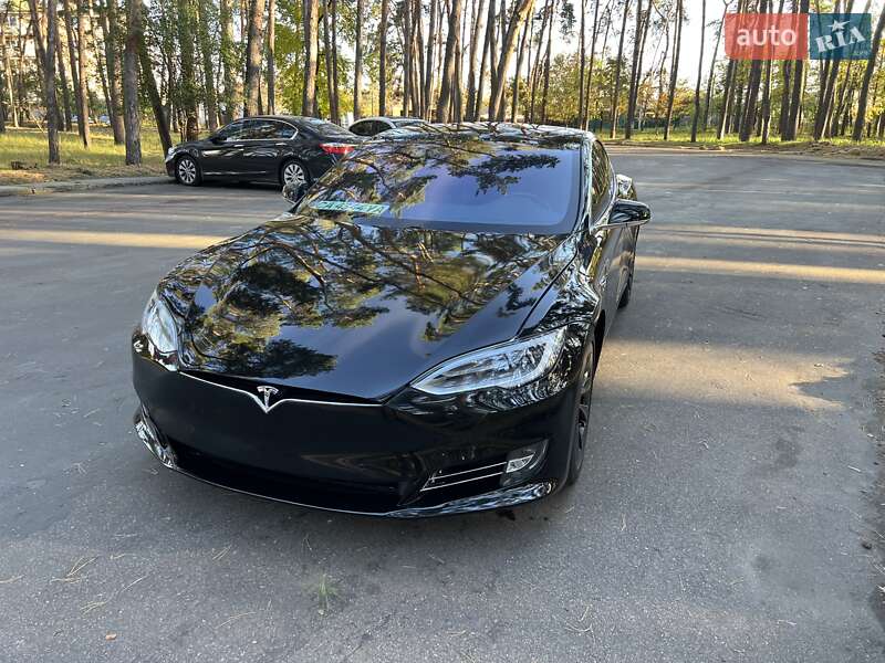 Лифтбек Tesla Model S 2018 в Черкассах
