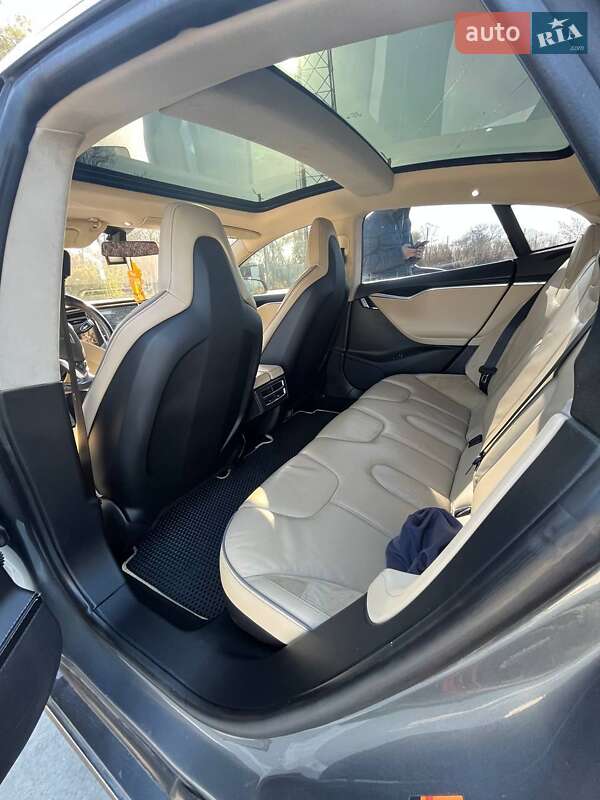 Лифтбек Tesla Model S 2013 в Синельниково